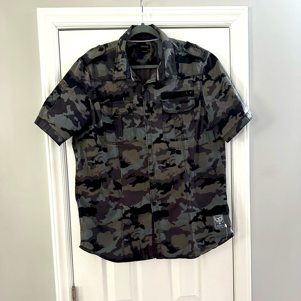 Men’s BUFFALO David Bitton camouflage short sleeve button up.